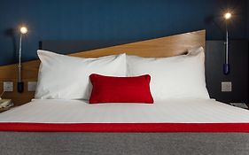 Holiday Inn Express Newport By Ihg